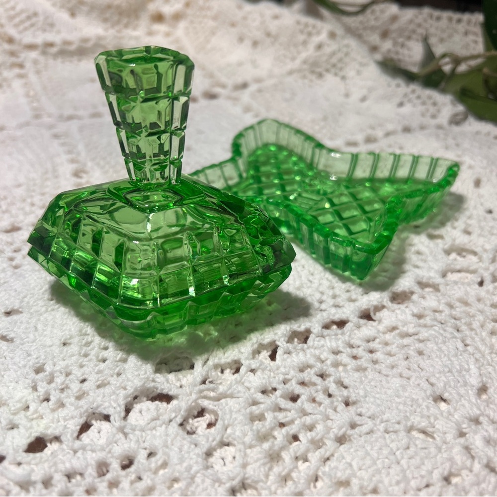 Rare 💫 Beautiful set of‎ 2 Green Vintage Bohenia Glass Trinket and Butterfly